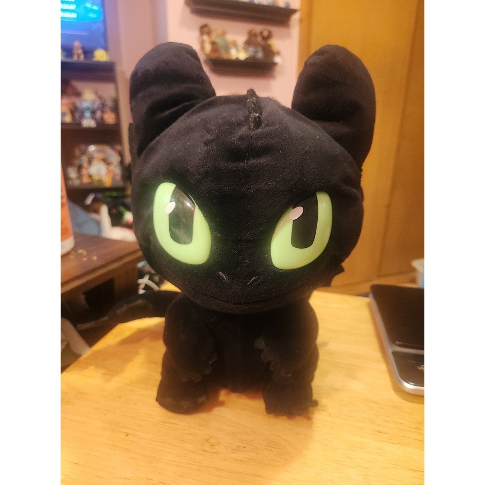 2019 Dreamworks How To Train A Dragon Toothless Squeeze and Growl Plush Dragon